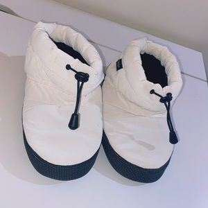 Nikolay warm up boots